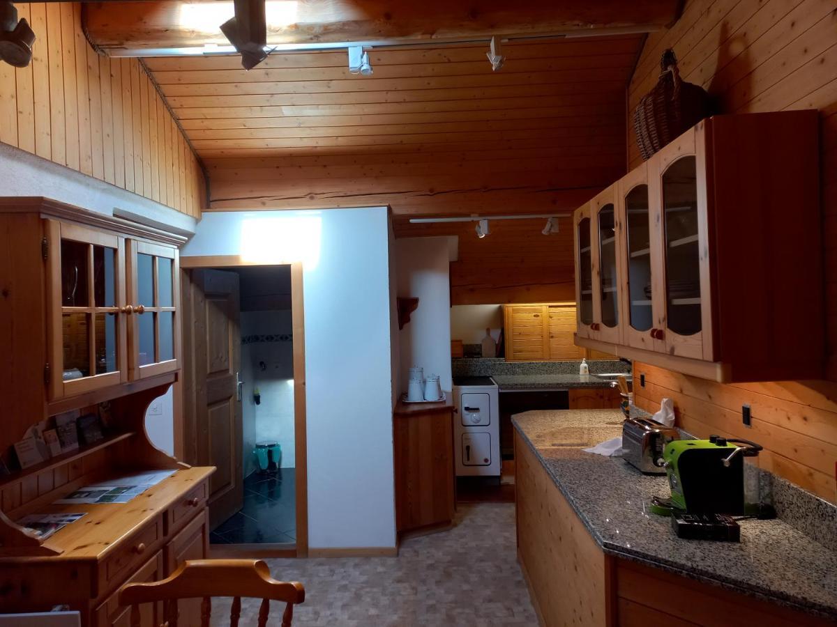 Confortevole Mansarda Di Montagna Poschiavo Exterior foto