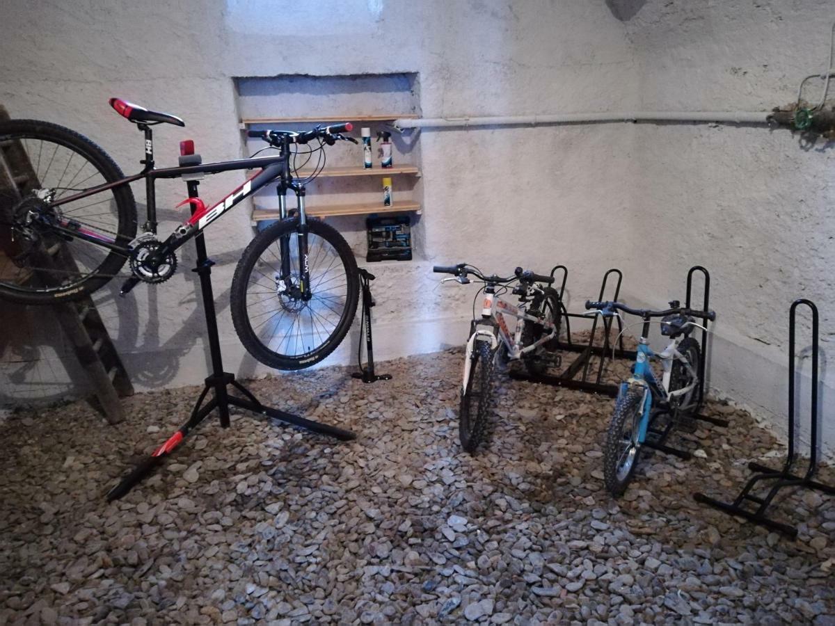 Confortevole Mansarda Di Montagna Poschiavo Exterior foto